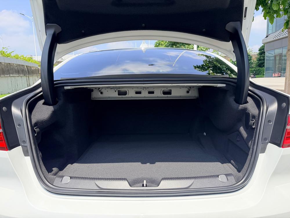 Jaguar XEL 2022 2.0T 250PS R-DYNAMIC S Advance Sport – фото 35