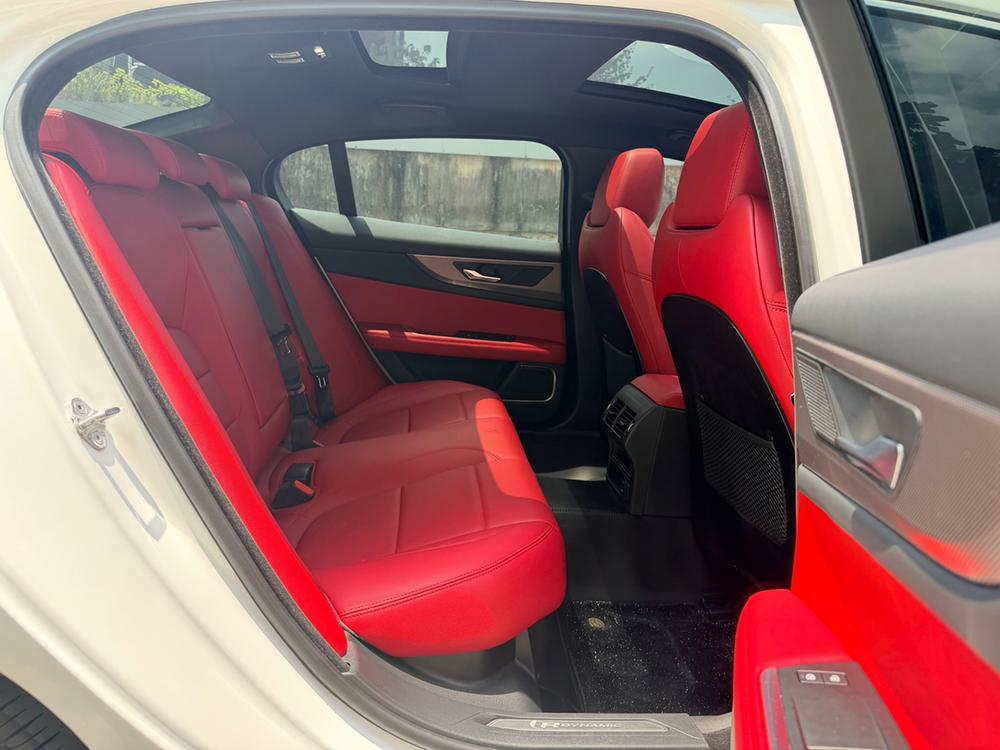 Jaguar XEL 2022 2.0T 250PS R-DYNAMIC S Advance Sport – фото 36