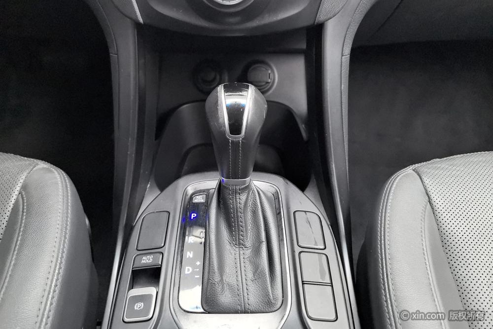 Hyundai Santa Fe 2015 модификация 2.4L автоматическое 2WD Intelligent 5 seat – фото 15