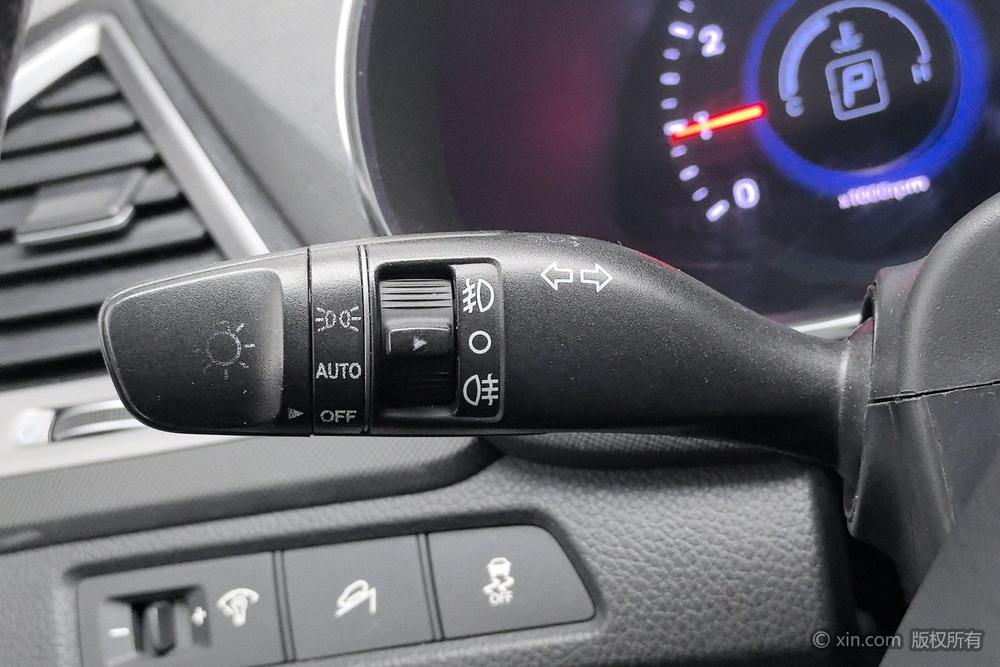 Hyundai Santa Fe 2015 модификация 2.4L автоматическое 2WD Intelligent 5 seat – фото 16