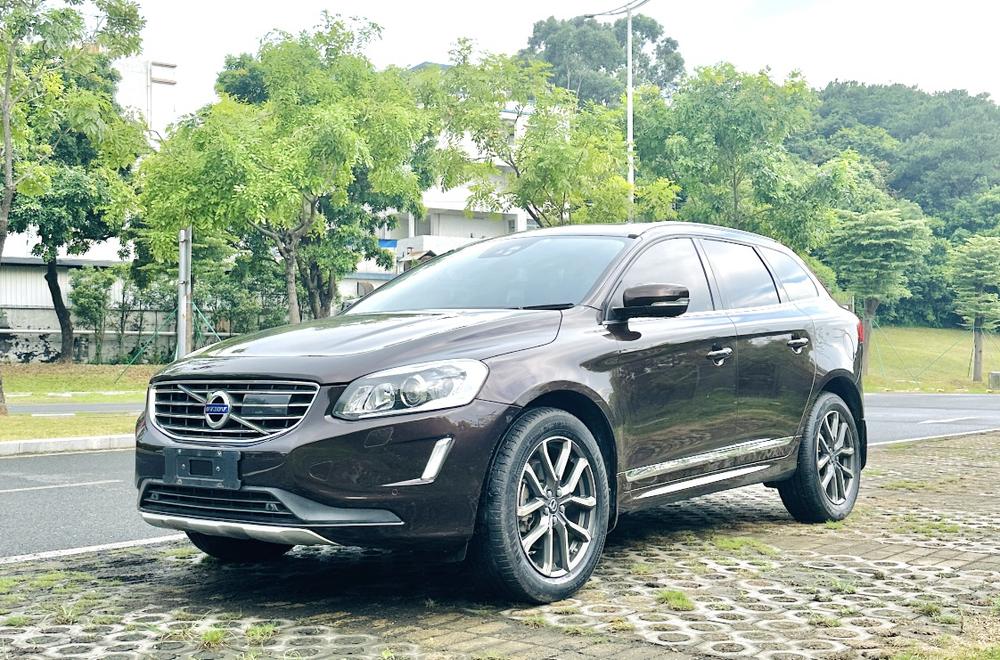 Volvo XC60 2017 модификация T5 AWD Smart Range L Class Edition – фото 1