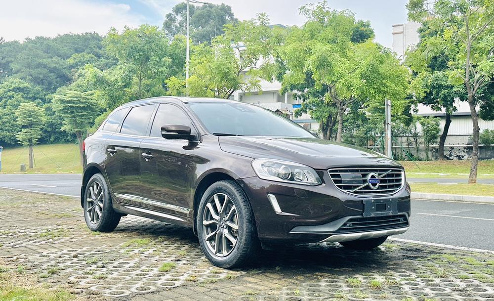 Volvo XC60 2017 модификация T5 AWD Smart Range L Class Edition – фото 3