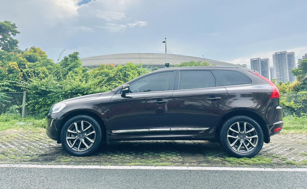 Volvo XC60 2017 модификация T5 AWD Smart Range L Class Edition – фото 4