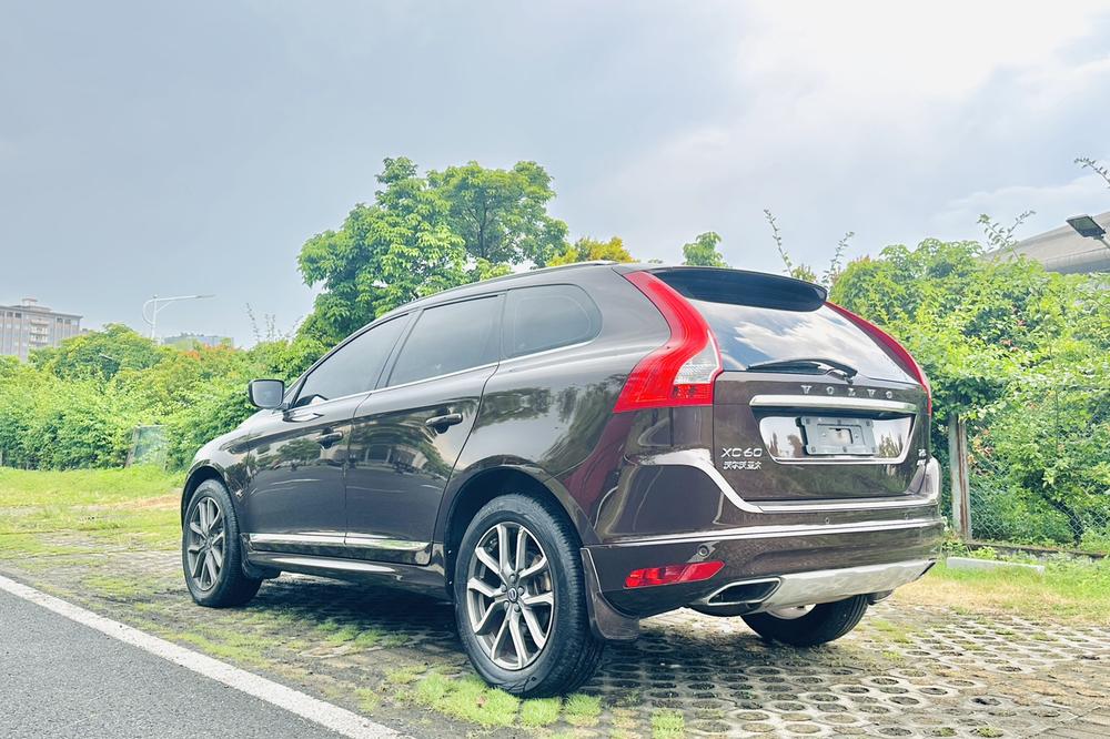 Volvo XC60 2017 модификация T5 AWD Smart Range L Class Edition – фото 5