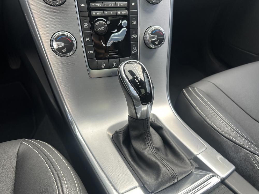 Volvo XC60 2017 модификация T5 AWD Smart Range L Class Edition – фото 13