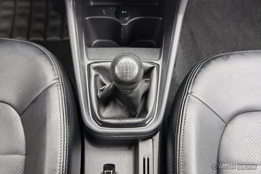 Volkswagen Santana 2016 1.4L Manual Fashion – фото 15