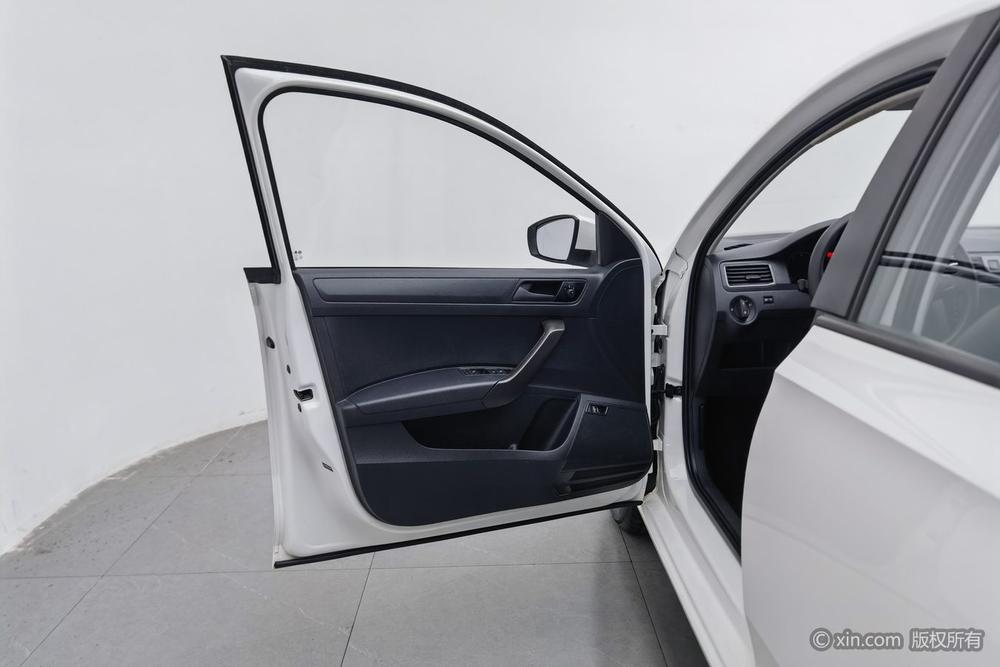 Volkswagen Santana 2016 1.4L Manual Fashion – фото 21