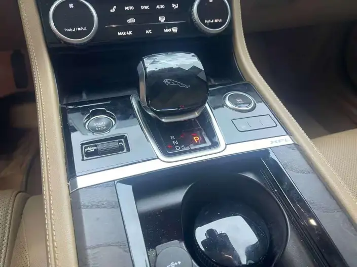 Jaguar XFL 2023 Model 2.0T P250 2WD Exclusive Deluxe Edition – фото 10