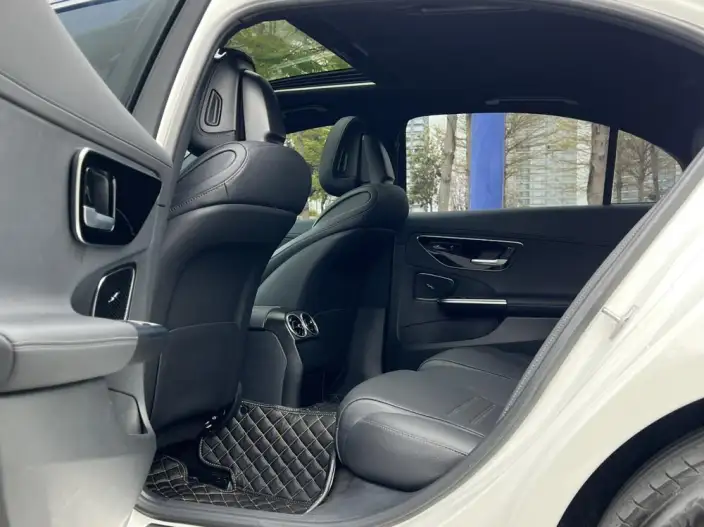 Mercedes-Benz C-Class 2023 Model C 200 L Sports Edition – фото 10