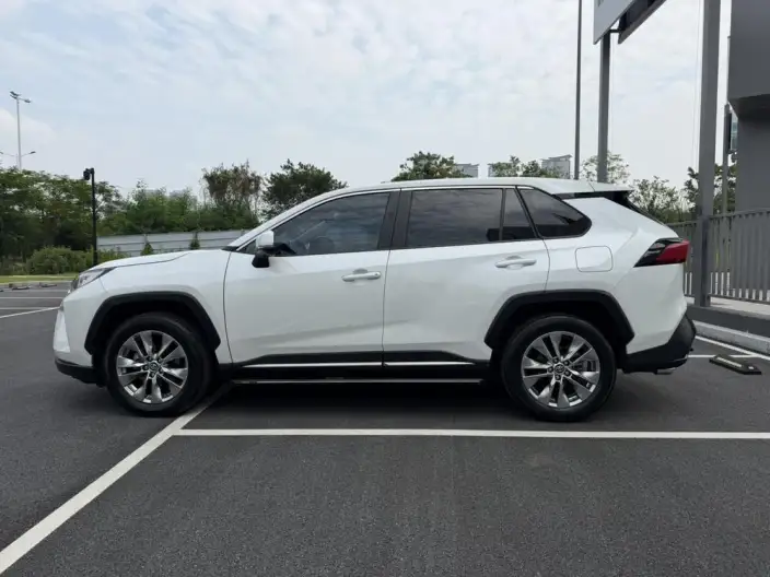Toyota Wildlander 2022 Model 2.0L 2WD Deluxe Edition – фото 4