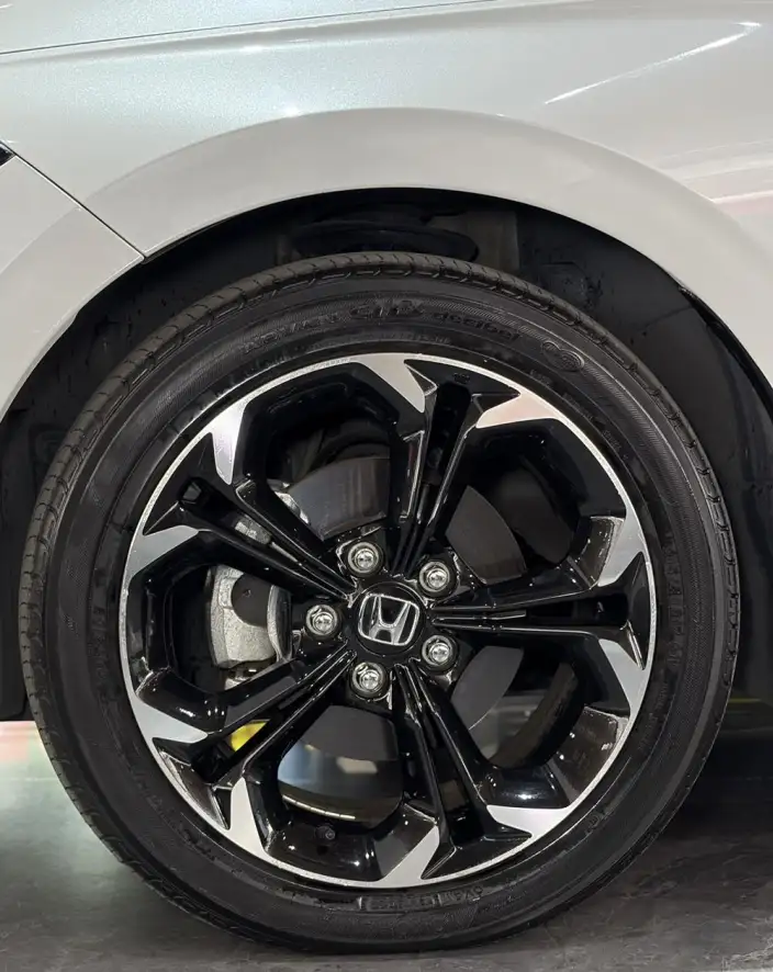Honda Civic 2022 Model 240TURBO CVT Combustion Edition – фото 6