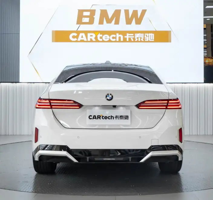 BMW 5 Series 2025 Model 525Li M Sports Set – фото 5