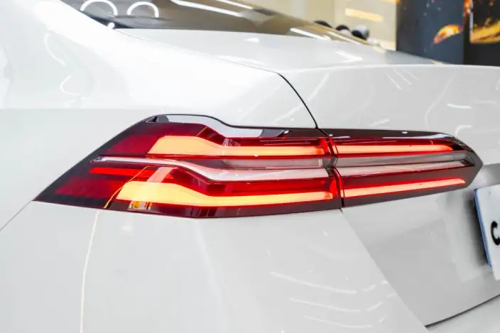 BMW 5 Series 2025 Model 525Li M Sports Set – фото 10