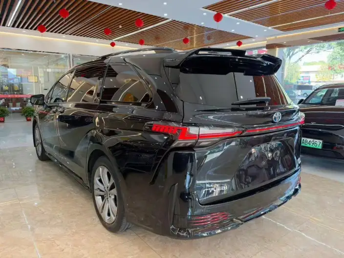 Toyota Sienna 2021 Model 2.5L Hybrid Premium Edition