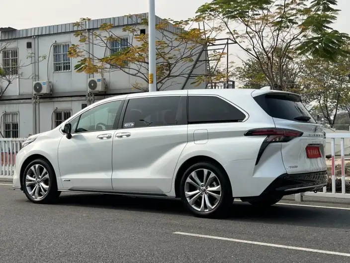 Toyota Sienna 2023 Model Hybrid 2.5L Premium Edition