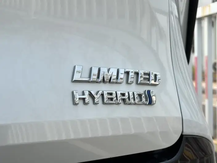 Toyota Sienna 2023 Model Hybrid 2.5L Premium Edition – фото 6