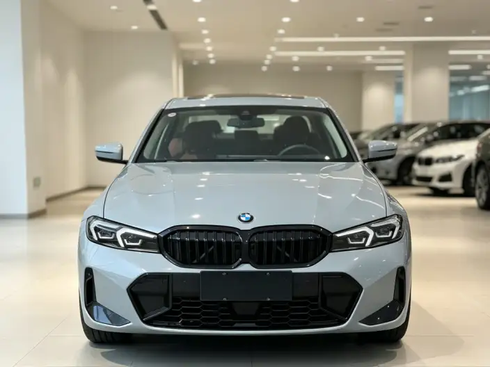 BMW 3 Series 2025 Model 325i M Sports Set – фото 2