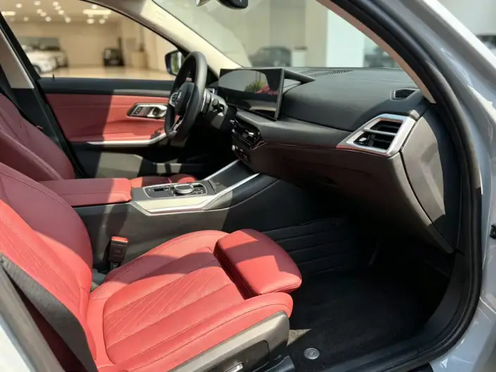 BMW 3 Series 2025 Model 325i M Sports Set – фото 5