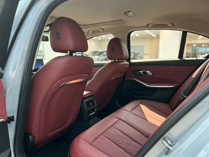 BMW 3 Series 2025 Model 325i M Sports Set – фото 9