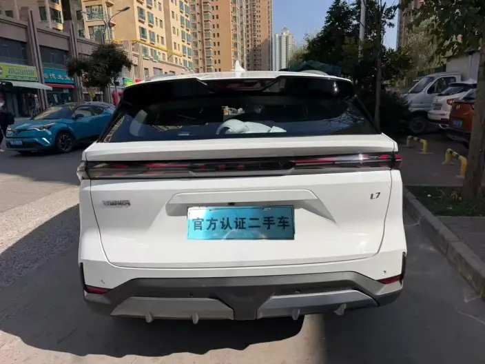 Geely Galaxy L7 2023 Model 1.5T DHT 55km AIR – фото 5