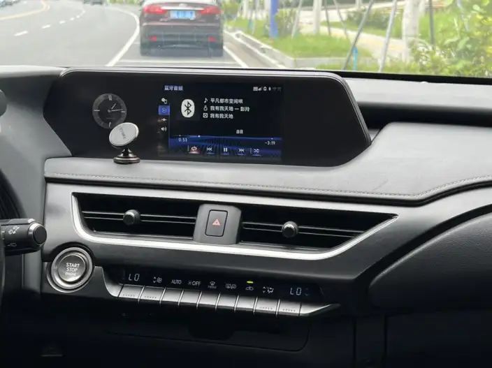 Lexus UX 2020 Model 200 Special Edition – фото 6