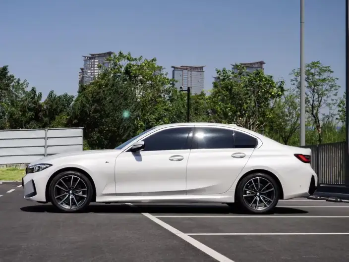 BMW 3 Series 2025 Model 325i M Sports Set – фото 3
