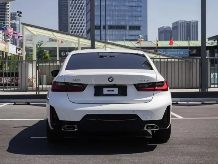 BMW 3 Series 2025 Model 325i M Sports Set – фото 4