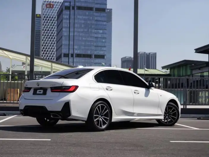 BMW 3 Series 2025 Model 325i M Sports Set – фото 5