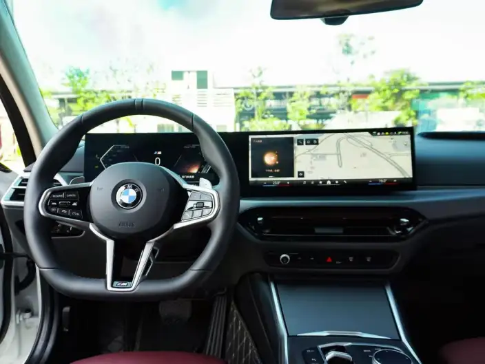 BMW 3 Series 2025 Model 325i M Sports Set – фото 7