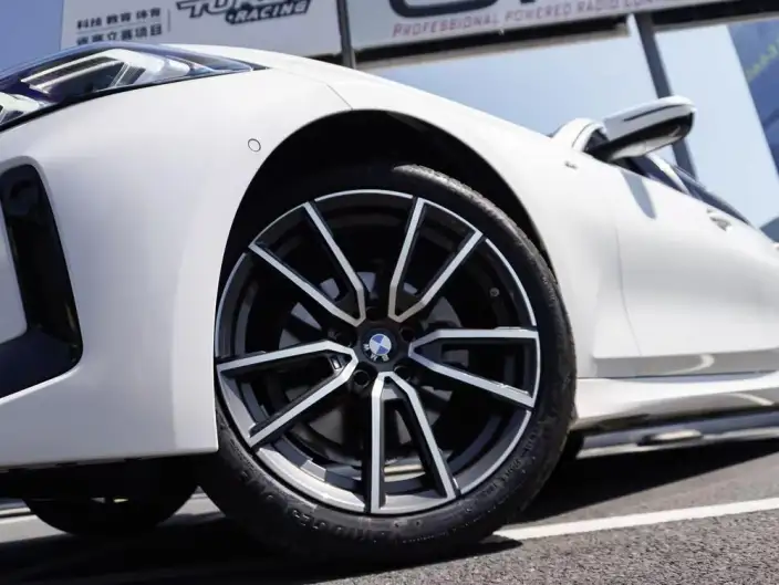 BMW 3 Series 2025 Model 325i M Sports Set – фото 10