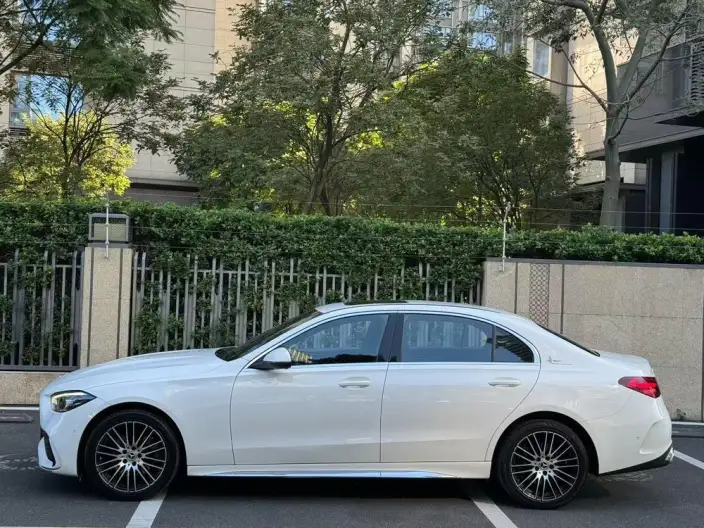 Mercedes-Benz C-Class 2023 Model C 200 L Sports Edition – фото 3