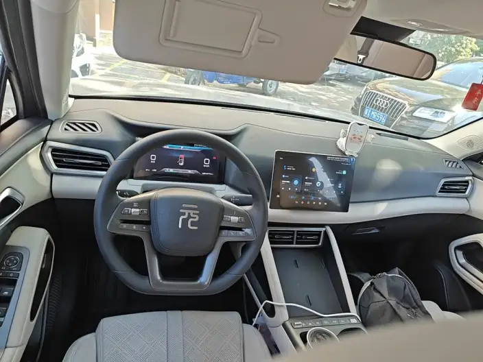 Yuan UP 2025 Model 301KM Pilot Model – фото 5