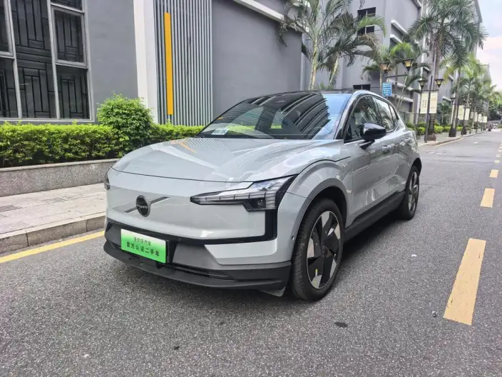 Volvo EX30 2025 Model Rear Drive Long Battery Life Pro Edition Plus – фото 1
