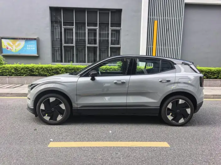 Volvo EX30 2025 Model Rear Drive Long Battery Life Pro Edition Plus – фото 4