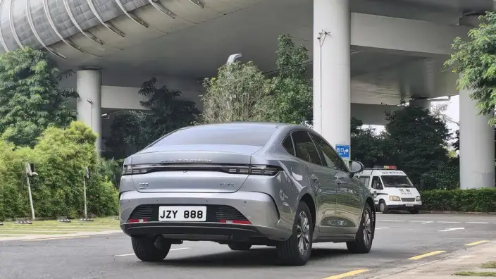 BYD Destroyer 05 2024 Model Honor Edition DM-i 55KM Luxury Model – фото 6