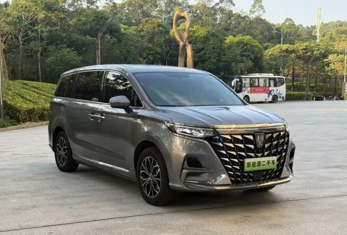 Roewe iMAX8 EV 2022 Model Silver edition – фото 3