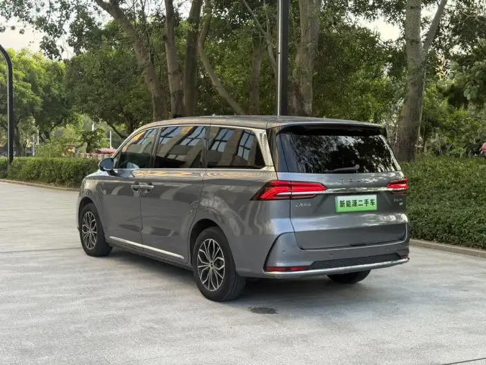 Roewe iMAX8 EV 2022 Model Silver edition – фото 4