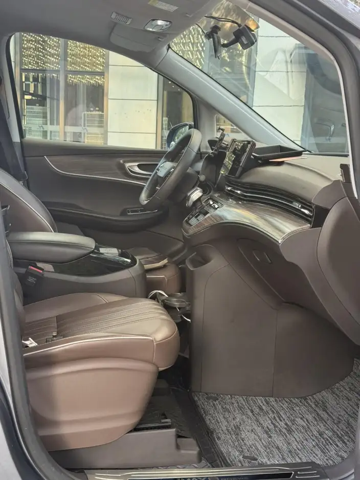 Roewe iMAX8 EV 2022 Model Silver edition – фото 7