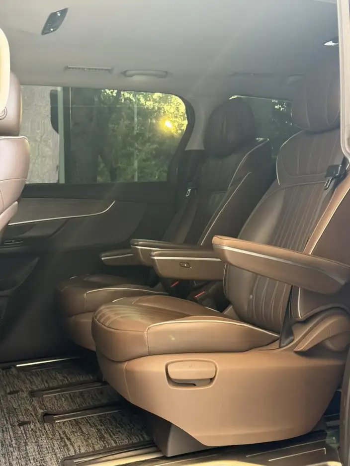 Roewe iMAX8 EV 2022 Model Silver edition – фото 10