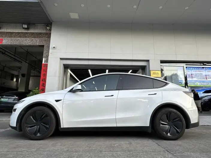 Model Y 2025 Model Rear-wheel drive version