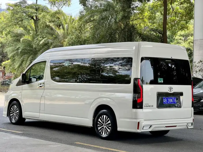 Hiace 2021 Model 3.5L Automatic Rear Drive 7 seat Parallel Imported
