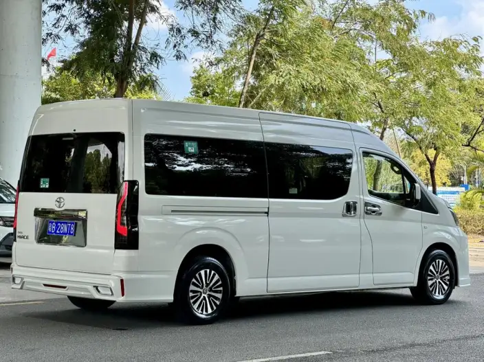 Hiace 2021 Model 3.5L Automatic Rear Drive 7 seat Parallel Imported – фото 6