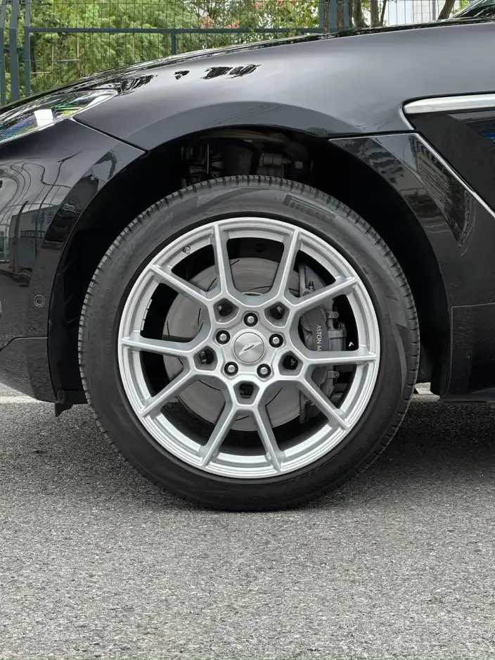 Aston Martin DBX 2022 Model 4.0T V8 – фото 8