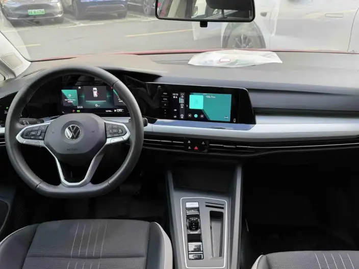Volkswagen Golf 2023 Model 280TSI DSG Pro – фото 6