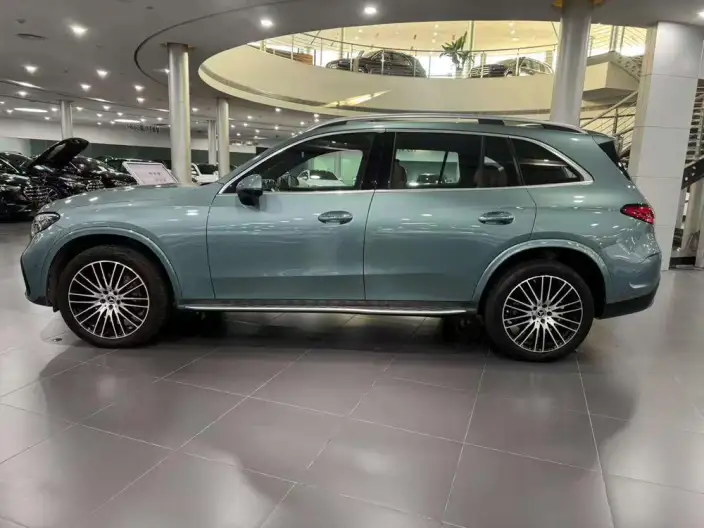 Mercedes-Benz GLC 2024 Model GLC 300 L 4MATIC Luxury Model 5 seat – фото 4