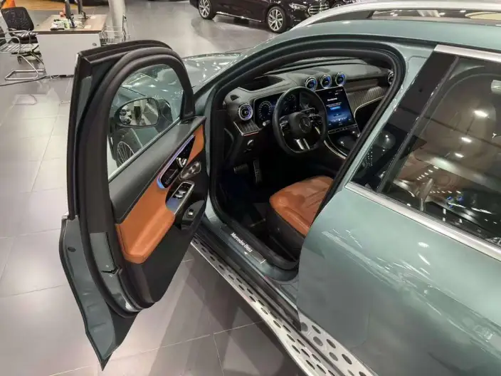 Mercedes-Benz GLC 2024 Model GLC 300 L 4MATIC Luxury Model 5 seat – фото 9