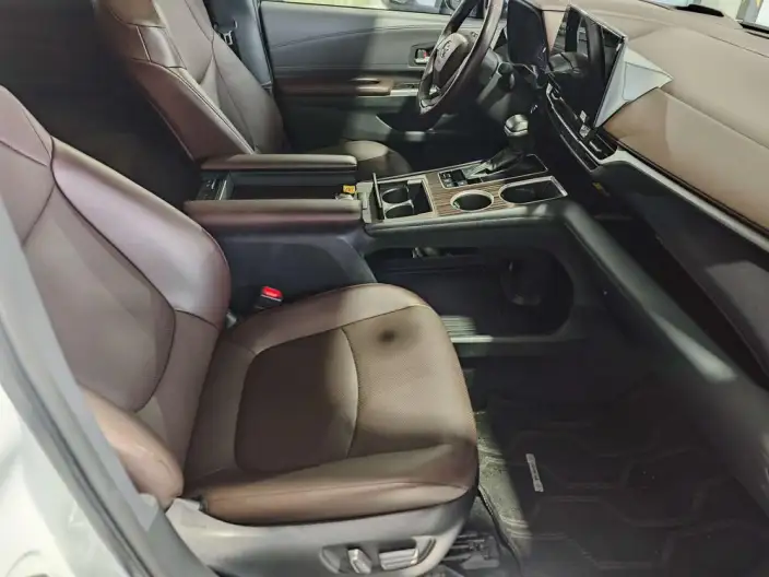 Granvia 2024 Model Intelligent Hybrid 2.5L 4WD Noble PLUS Edition – фото 10