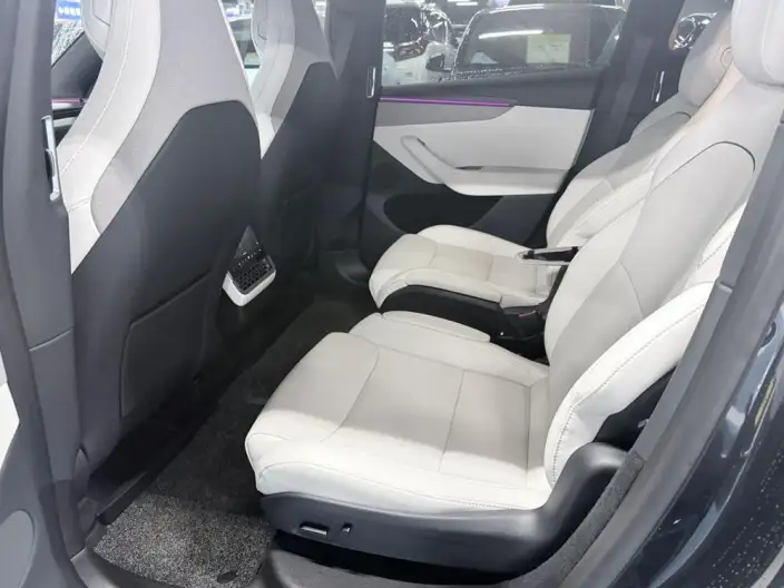 Model Y L 2026 Model Standard Edition – фото 9