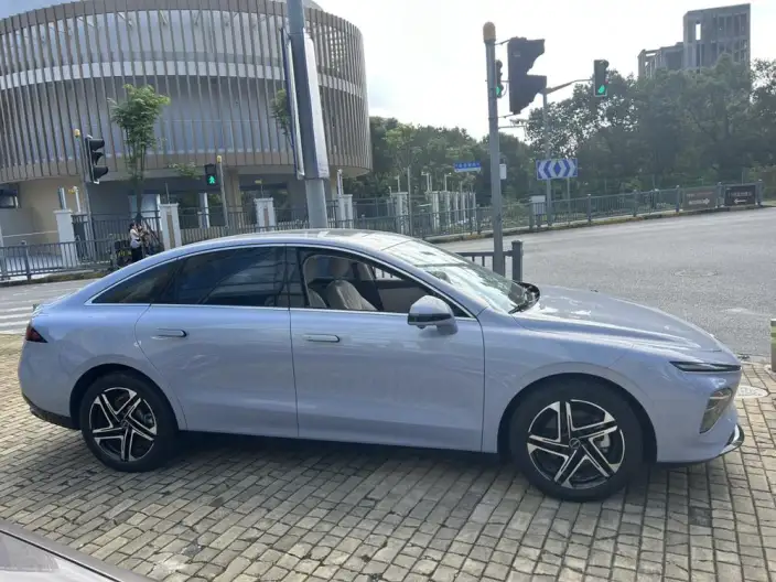 Roewe D7 EV 2023 Model 610 Rear Drive Ultimate Edition – фото 8