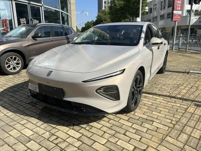 Roewe D7 EV 2024 Model 610km Rear Drive Zunrong Edition – фото 1